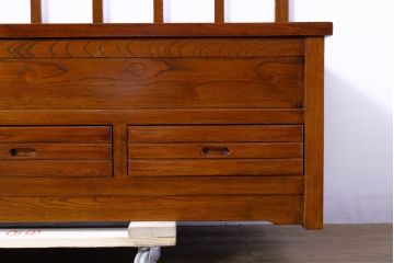 和製ビンテージ　未使用　展示品　民芸家具　欅(ケヤキ)材　収納付きで便利な囲炉裏ベンチ(椅子、ダイニングチェア、板座チェア、ヴィンテージ)(R-074491)