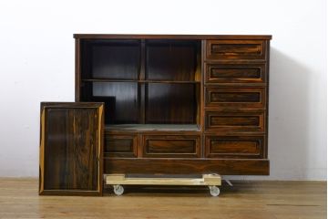 和製ビンテージ　未使用　展示品　シャム柿(ジリコテ)材　奥深く味のある色合いが目を惹くサイドボード(収納棚、戸棚、茶箪笥、水屋箪笥、サイドキャビネット、ヴィンテージ)(R-074492)