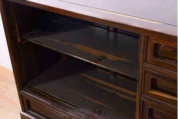 和製ビンテージ　未使用　展示品　シャム柿(ジリコテ)材　奥深く味のある色合いが目を惹くサイドボード(収納棚、戸棚、茶箪笥、水屋箪笥、サイドキャビネット、ヴィンテージ)(R-074492)