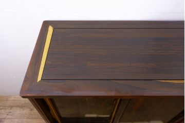 和製ビンテージ　未使用　展示品　シャム柿(ジリコテ)材　奥深く味のある色合いが目を惹くサイドボード(収納棚、戸棚、茶箪笥、水屋箪笥、サイドキャビネット、ヴィンテージ)(R-074492)