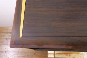 和製ビンテージ　未使用　展示品　シャム柿(ジリコテ)材　奥深く味のある色合いが目を惹くサイドボード(収納棚、戸棚、茶箪笥、水屋箪笥、サイドキャビネット、ヴィンテージ)(R-074492)