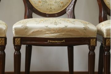 中古　スペイン高級家具　気品のある佇まいで空間を引き立てるダイニングチェア4脚セット(椅子、イス)(R-074500)
