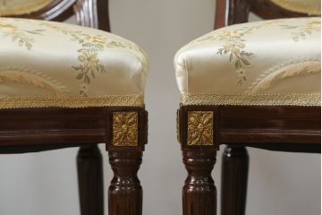 中古　スペイン高級家具　気品のある佇まいで空間を引き立てるダイニングチェア4脚セット(椅子、イス)(R-074500)