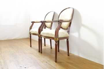 中古　スペイン高級家具　気品のある佇まいで空間を引き立てるダイニングチェア2脚セット(アームチェア、椅子、イス)(R-074501)