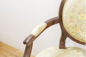 中古　スペイン高級家具　気品のある佇まいで空間を引き立てるダイニングチェア2脚セット(アームチェア、椅子、イス)(R-074501)