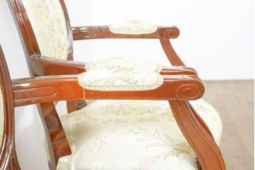 中古　スペイン高級家具　気品のある佇まいで空間を引き立てるダイニングチェア2脚セット(アームチェア、椅子、イス)(R-074501)