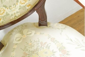 中古　スペイン高級家具　気品のある佇まいで空間を引き立てるダイニングチェア2脚セット(アームチェア、椅子、イス)(R-074501)