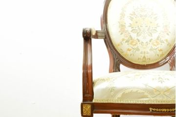 中古　スペイン高級家具　気品のある佇まいで空間を引き立てるダイニングチェア2脚セット(アームチェア、椅子、イス)(R-074501)