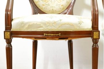 中古　スペイン高級家具　気品のある佇まいで空間を引き立てるダイニングチェア2脚セット(アームチェア、椅子、イス)(R-074501)