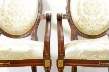 中古　スペイン高級家具　気品のある佇まいで空間を引き立てるダイニングチェア2脚セット(アームチェア、椅子、イス)(R-074501)