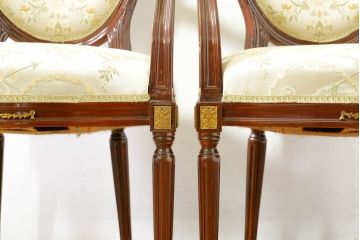中古　スペイン高級家具　気品のある佇まいで空間を引き立てるダイニングチェア2脚セット(アームチェア、椅子、イス)(R-074501)