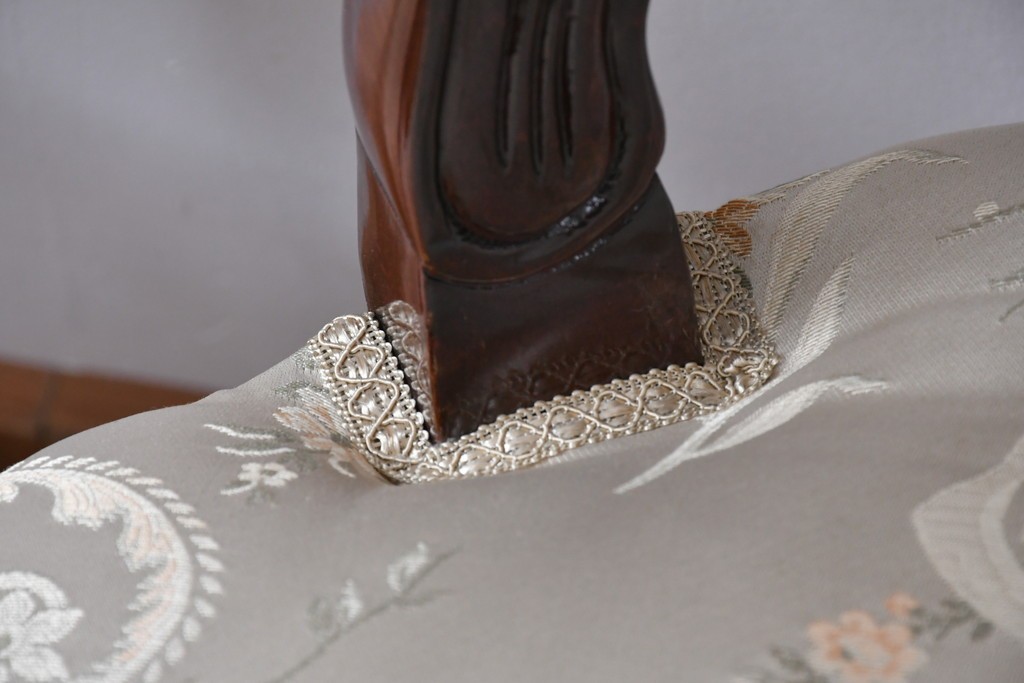 中古　スペイン高級家具　クラシカルな意匠が美しいオーバルバックのダイニングチェア2脚セット　(R-074501)