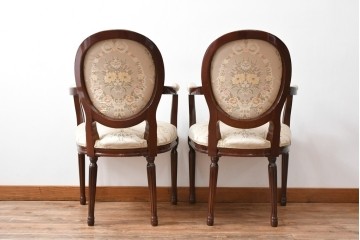中古　スペイン高級家具　クラシカルな意匠が美しいオーバルバックのダイニングチェア2脚セット　(R-074501)