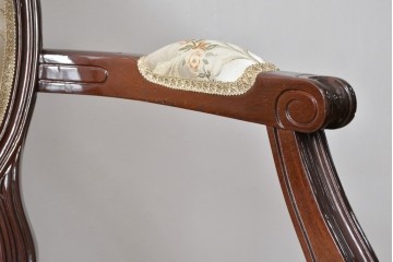 中古　スペイン高級家具　クラシカルな意匠が美しいオーバルバックのダイニングチェア2脚セット　(R-074501)