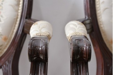 中古　スペイン高級家具　クラシカルな意匠が美しいオーバルバックのダイニングチェア2脚セット　(R-074501)