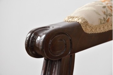 中古　スペイン高級家具　クラシカルな意匠が美しいオーバルバックのダイニングチェア2脚セット　(R-074501)