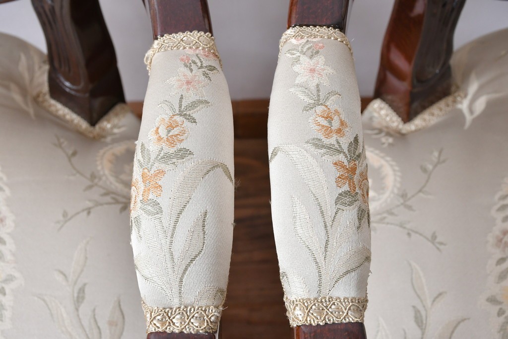 中古　スペイン高級家具　クラシカルな意匠が美しいオーバルバックのダイニングチェア2脚セット　(R-074501)