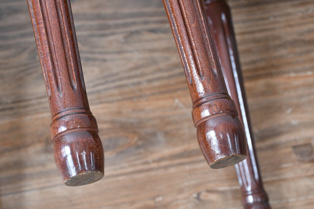 中古　スペイン高級家具　クラシカルな意匠が美しいオーバルバックのダイニングチェア2脚セット　(R-074501)