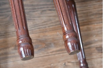 中古　スペイン高級家具　クラシカルな意匠が美しいオーバルバックのダイニングチェア2脚セット　(R-074501)