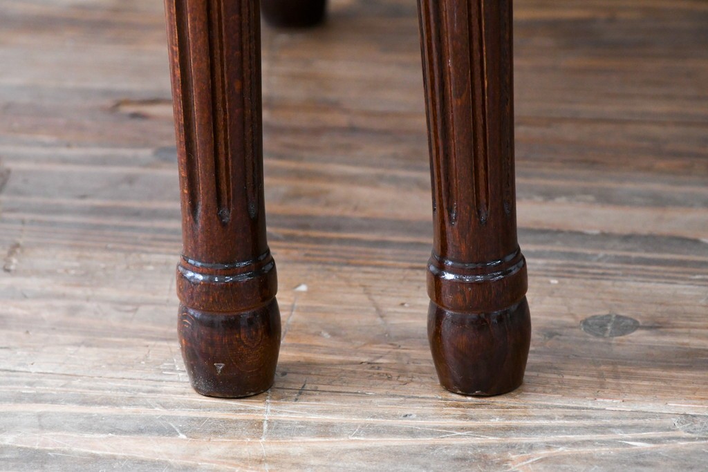 中古　スペイン高級家具　クラシカルな意匠が美しいオーバルバックのダイニングチェア2脚セット　(R-074501)