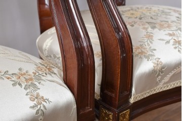 中古　スペイン高級家具　クラシカルな意匠が美しいオーバルバックのダイニングチェア2脚セット　(R-074501)