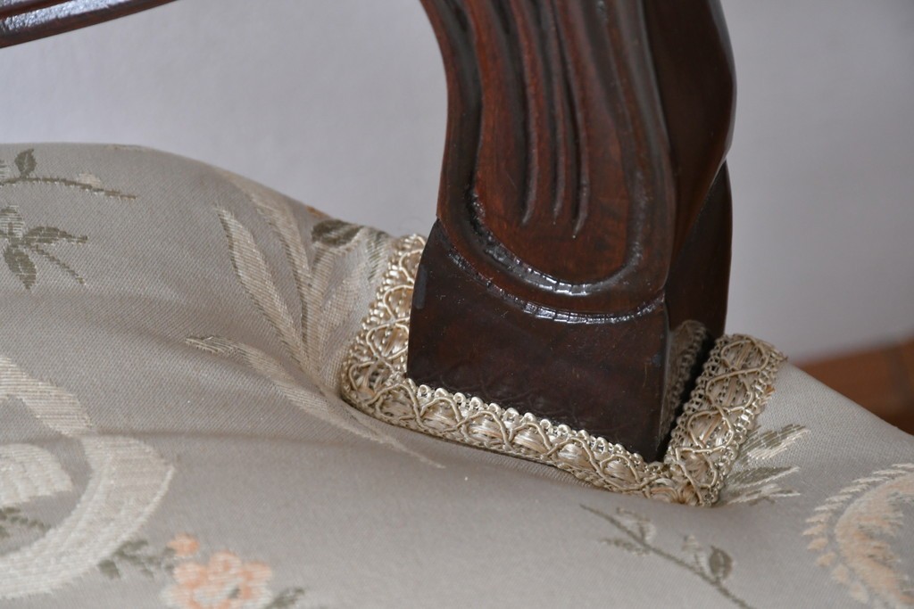 中古　スペイン高級家具　クラシカルな意匠が美しいオーバルバックのダイニングチェア2脚セット　(R-074501)