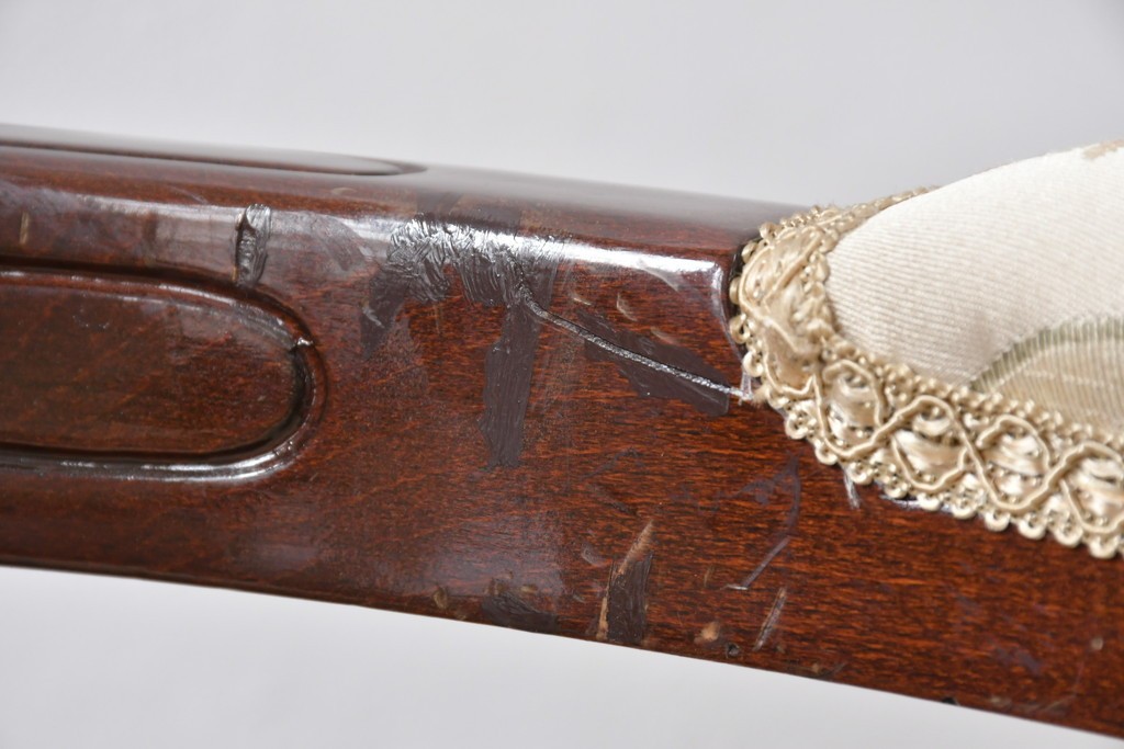 中古　スペイン高級家具　クラシカルな意匠が美しいオーバルバックのダイニングチェア2脚セット　(R-074501)