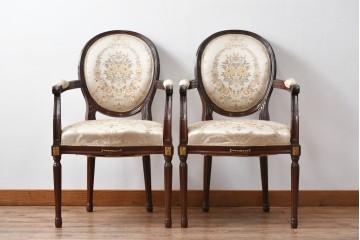 中古　スペイン高級家具　クラシカルな意匠が美しいオーバルバックのダイニングチェア2脚セット　(R-074501)