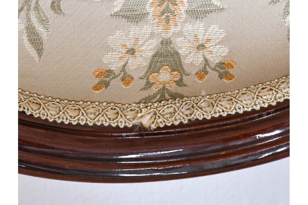 中古　スペイン高級家具　クラシカルな意匠が美しいオーバルバックのダイニングチェア2脚セット　(R-074501)