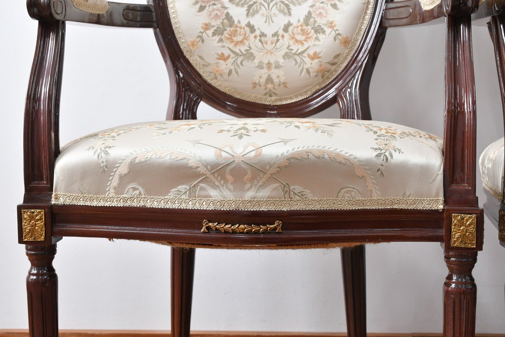中古　スペイン高級家具　クラシカルな意匠が美しいオーバルバックのダイニングチェア2脚セット　(R-074501)