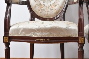 中古　スペイン高級家具　クラシカルな意匠が美しいオーバルバックのダイニングチェア2脚セット　(R-074501)