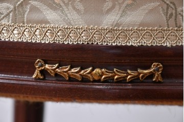 中古　スペイン高級家具　クラシカルな意匠が美しいオーバルバックのダイニングチェア2脚セット　(R-074501)