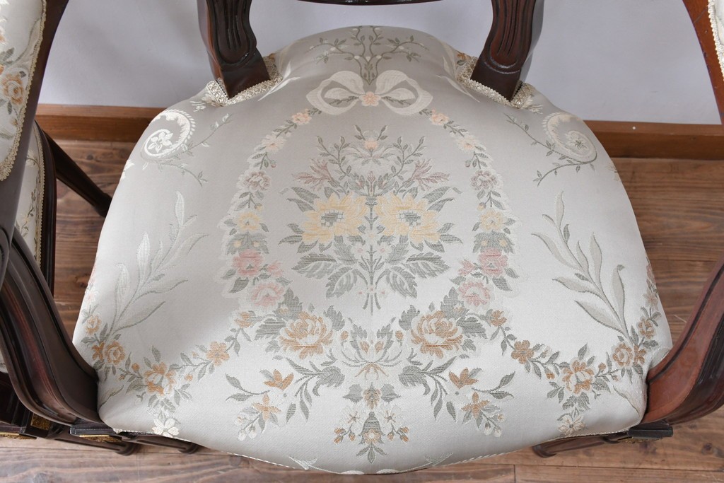 中古　スペイン高級家具　クラシカルな意匠が美しいオーバルバックのダイニングチェア2脚セット　(R-074501)