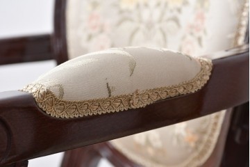 中古　スペイン高級家具　クラシカルな意匠が美しいオーバルバックのダイニングチェア2脚セット　(R-074501)