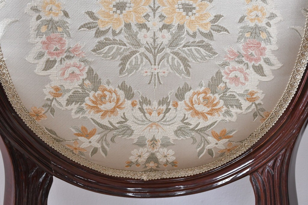 中古　スペイン高級家具　クラシカルな意匠が美しいオーバルバックのダイニングチェア2脚セット　(R-074501)