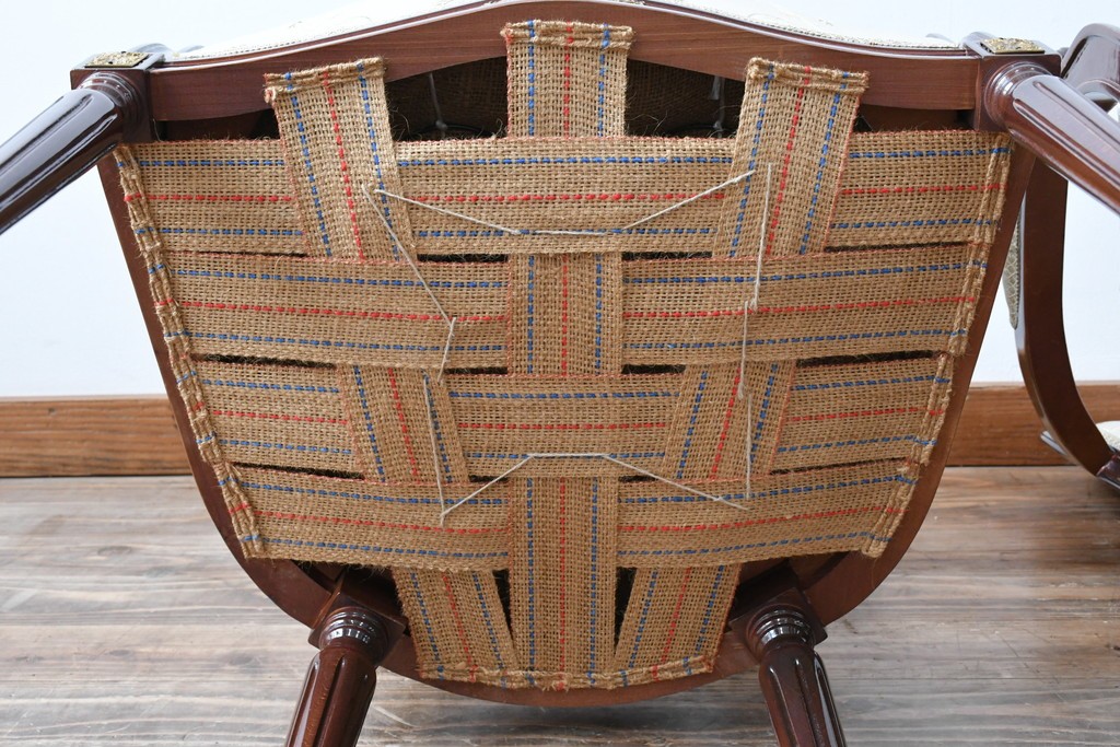 中古　スペイン高級家具　クラシカルな意匠が美しいオーバルバックのダイニングチェア2脚セット　(R-074501)