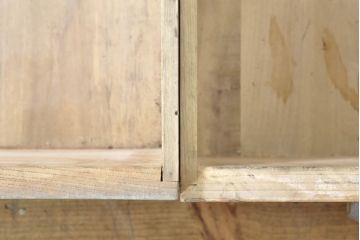 和製アンティーク　前面欅(ケヤキ)材　木製の取っ手が個性的な引き出し5杯付き収納棚(戸棚、サイドボード、ローボード、サイドキャビネット)(R-074502)