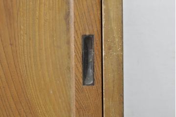 和製アンティーク　前面欅(ケヤキ)材　木製の取っ手が個性的な引き出し5杯付き収納棚(戸棚、サイドボード、ローボード、サイドキャビネット)(R-074502)