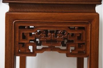 和製ビンテージ　未使用　展示品　花梨(カリン)材　オリエンタルな雰囲気漂う花台(サイドテーブル、飾り台、ヴィンテージ)(R-074504)