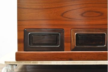 和製ビンテージ　未使用　展示品　花梨(カリン)材　黒檀(コクタン)材　艶やかな色味が魅力的な長火鉢(囲炉裏、木製火鉢、ヴィンテージ)(R-074505)