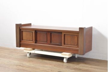 和製ビンテージ　未使用　展示品　花梨(カリン)材　落ち着いた佇まいが魅力的な置き床(置床、収納棚、戸棚、飾り棚、ローボード、テレビ台、テレビボード、ヴィンテージ)(R-074507)