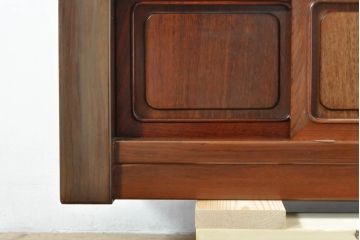 和製ビンテージ　未使用　展示品　花梨(カリン)材　落ち着いた佇まいが魅力的な置き床(置床、収納棚、戸棚、飾り棚、ローボード、テレビ台、テレビボード、ヴィンテージ)(R-074507)