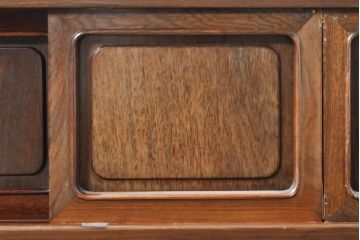和製ビンテージ　未使用　展示品　花梨(カリン)材　落ち着いた佇まいが魅力的な置き床(置床、収納棚、戸棚、飾り棚、ローボード、テレビ台、テレビボード、ヴィンテージ)(R-074507)