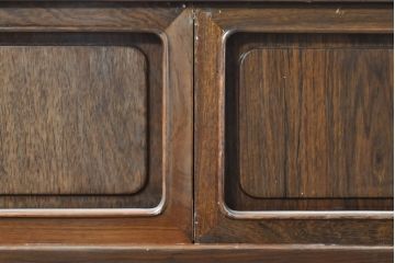 和製ビンテージ　未使用　展示品　花梨(カリン)材　落ち着いた佇まいが魅力的な置き床(置床、収納棚、戸棚、飾り棚、ローボード、テレビ台、テレビボード、ヴィンテージ)(R-074507)