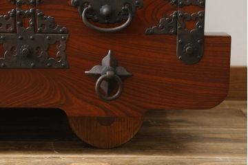 和製ビンテージ　美品!!　欅(ケヤキ)材　風格のある和の空間作りにおすすめの米沢車箪笥(和タンス、収納たんす、整理箪笥、引き出し、ヴィンテージ)(R-074511)