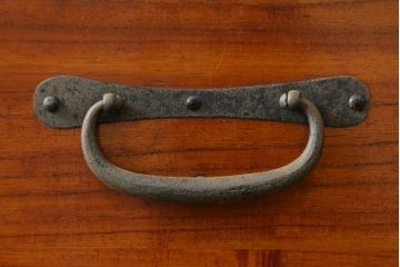 和製アンティーク　特注!!　上手物!!　漆塗り　堂々とした佇まいの重ね総桐箪笥(時代箪笥、和タンス、総桐たんす、収納箪笥、衣装箪笥、重ね箪笥、引き出し)(R-074512)