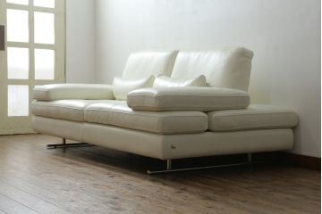 中古　短期半年使用!!　極美品　NICOLETTIHOME(ニコレッティ)　Serena(セレナ)シリーズ　Kランク(K1585ホワイト)　総革　清潔感のある白が空間を引き立てる2人掛けソファ(トランスフォームソファ、レザーソファ、アームソファ, 二人掛け、2P)(定価約64万円)(R-074513)