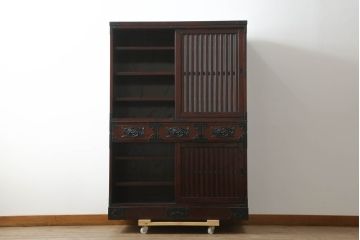 中古　美品!!　欅(けやき)産業　拭き漆塗り　仙台箪笥　立派な金具が目を引く三.五尺水屋箪笥150KC-72(重ねタンス、食器棚、戸棚、収納棚、キャビネット)(定価約93万円)(R-074514)