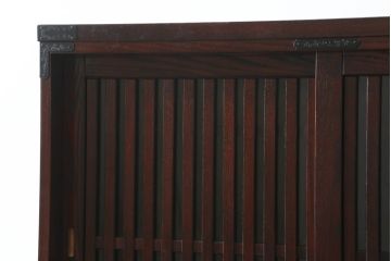 中古　美品!!　欅(けやき)産業　拭き漆塗り　仙台箪笥　立派な金具が目を引く三.五尺水屋箪笥150KC-72(重ねタンス、食器棚、戸棚、収納棚、キャビネット)(定価約93万円)(R-074514)