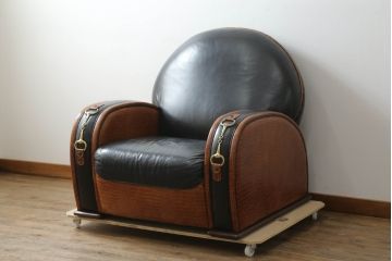 中古　イタリア　Formitalia(フォルミタリア)　PAOLO GUCCI(パオロ　グッチ)　本革(レザー)　斬新なデザインで存在感抜群の1人掛けソファ(アームソファ、一人掛け、1Pソファ)(R-074515)